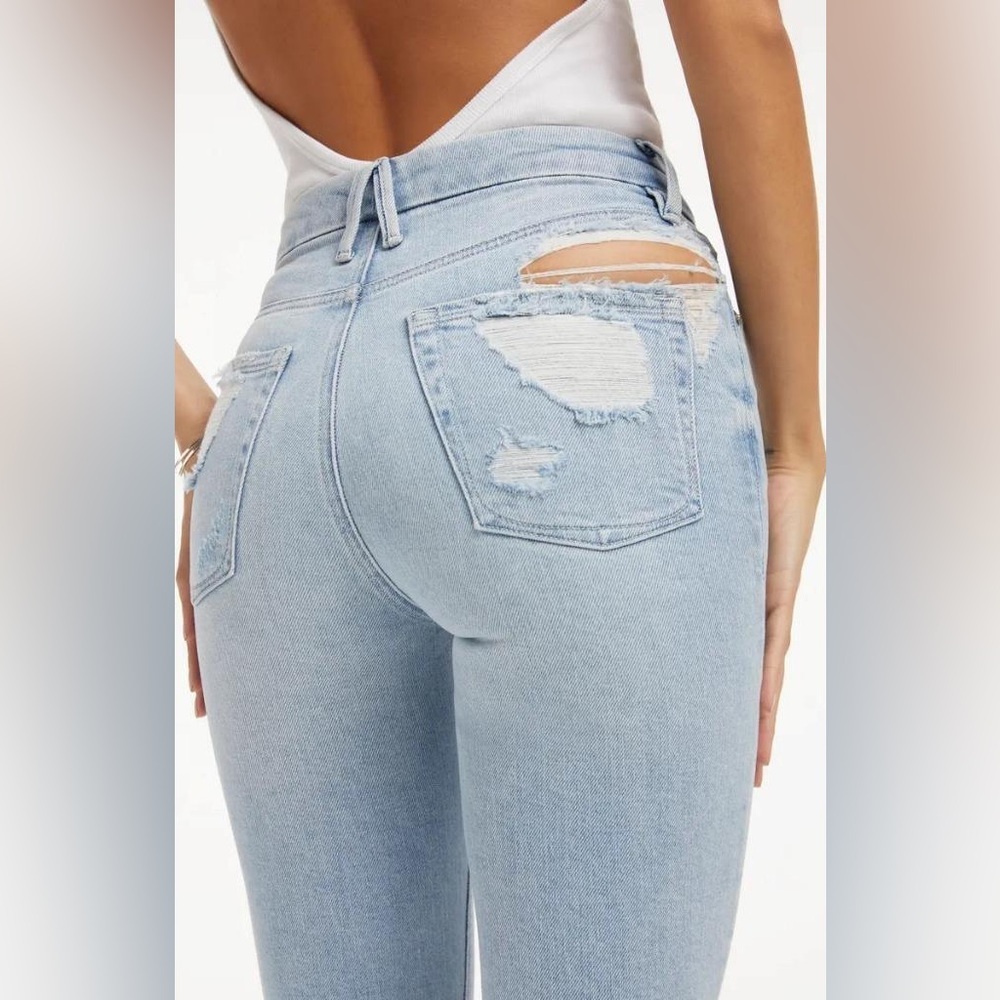 GOOD AMERICAN NWT GOOD LEG CROP
Women's Light Blue Distressed Jeans - Picture 4 of 9